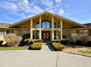 11033 Lakeview Dr, Carmel, IN 46033