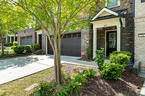 226 Daymire Glen Ln Photo 1