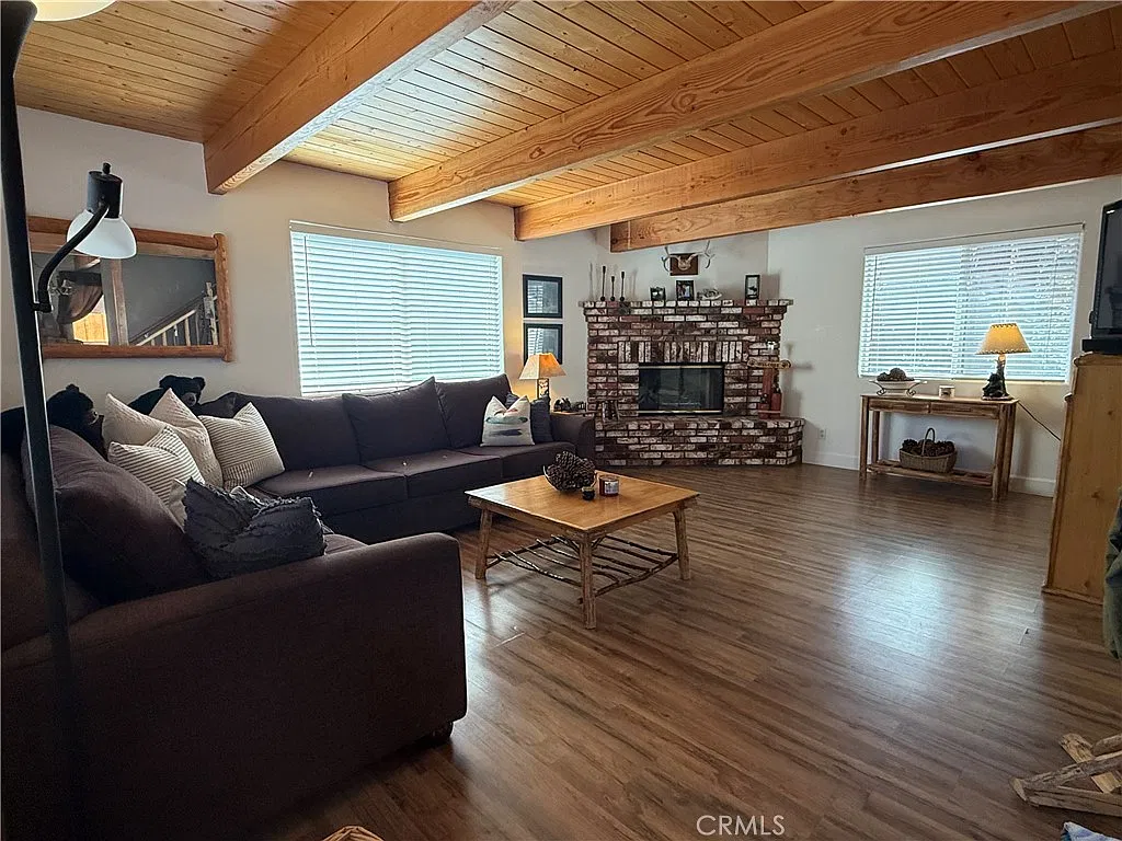3 bed, 1248 sqft, $2,300 — Photo 2