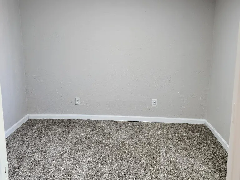 808 Howell Dr — Photo 26