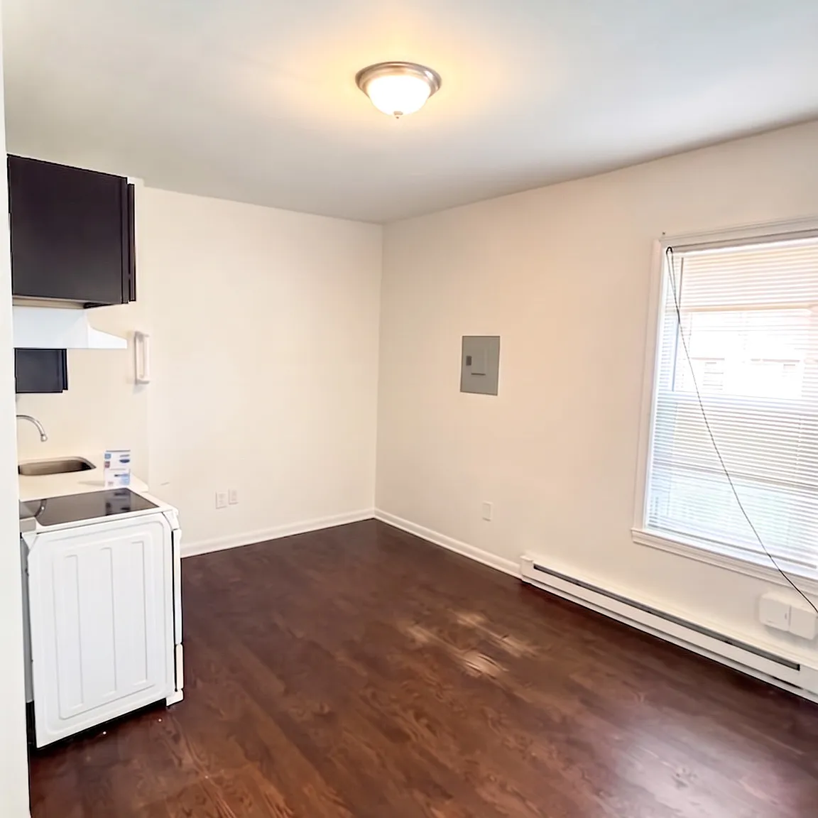Studio, 800 sqft, $975 — Photo 2