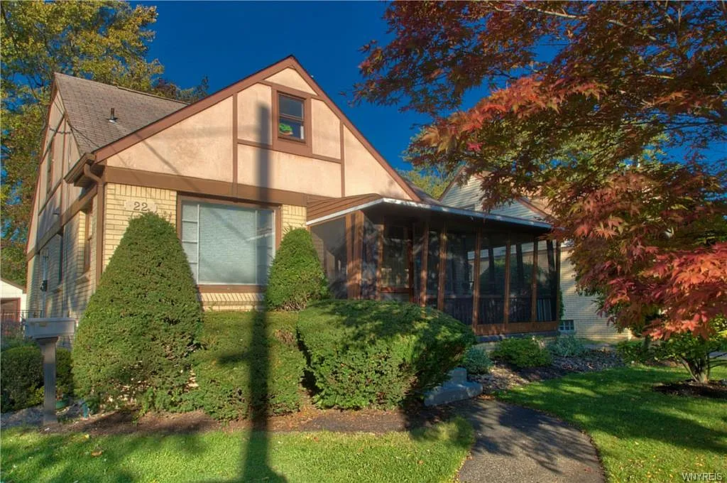 22 Flora Rd photo 1