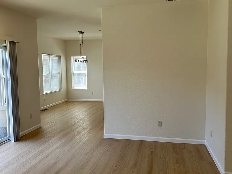 472 Bryan Ave — Photo 7