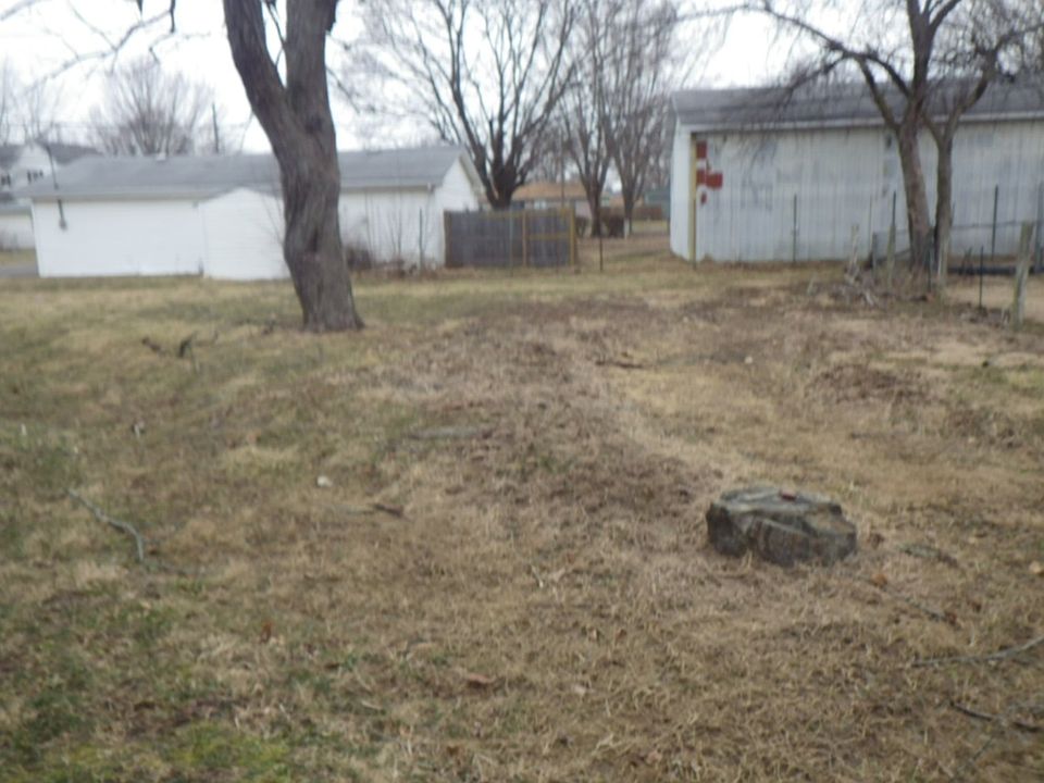 2nd image of 110 E Pierce St