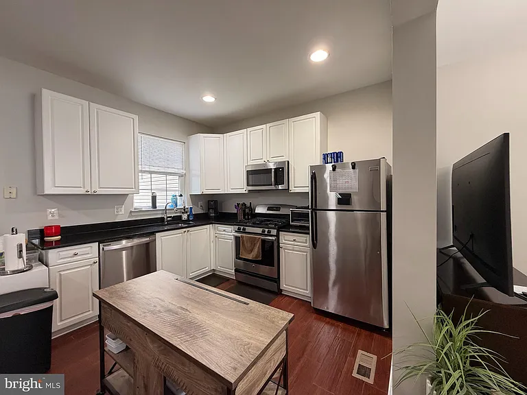 20382 Farmgate Ter — Photo 4