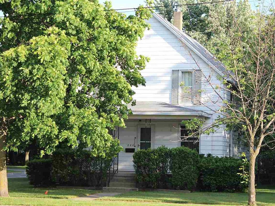 1st image of 820 E Broadway St