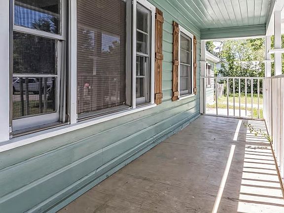 4th image of 3925 Charlton Ave