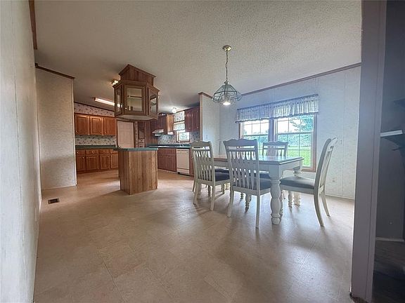 4th image of 8200 Eden Way