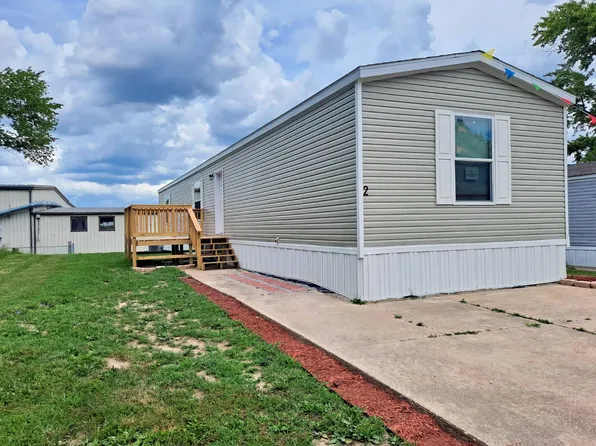 2 Deerwood Park, Centralia, IL 62801