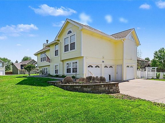 2nd image of 19621 Harbor Dr