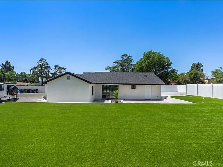 11549 Kagel Canyon St — Photo 1