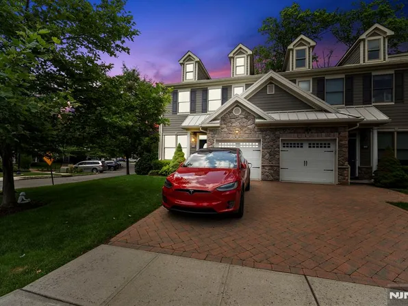 901 Whitney Ln, Allendale, NJ 07401