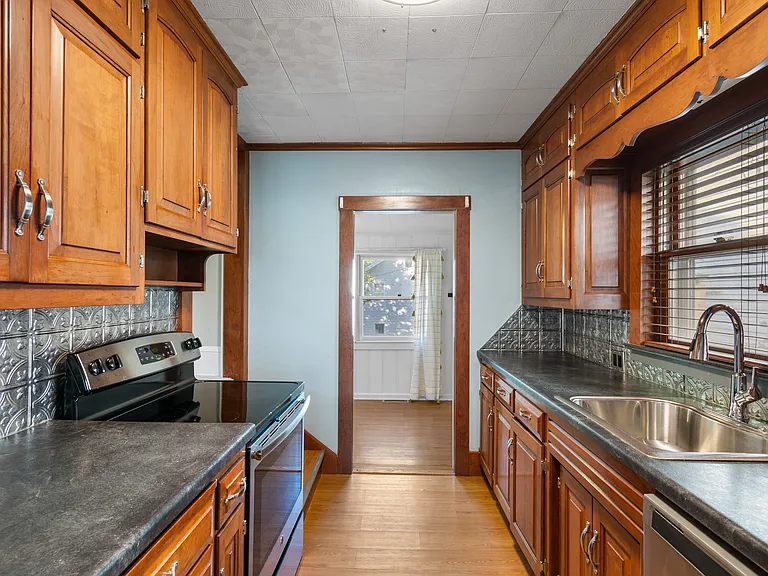 702 College Ave — Photo 8