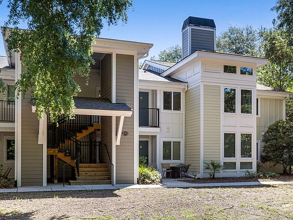 4th image of 272 Alexandra Dr Unit 16