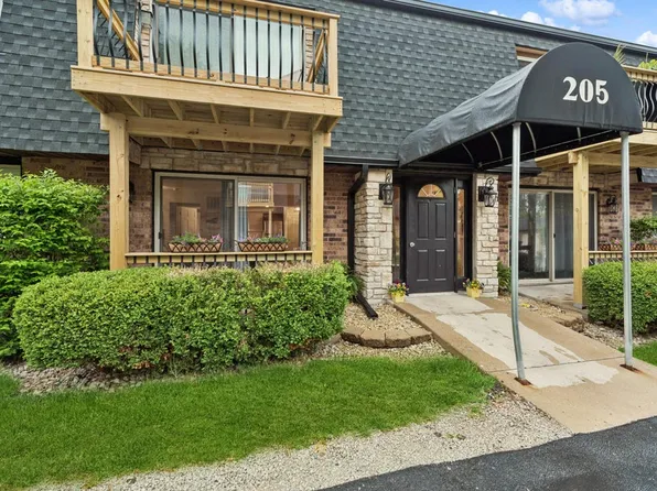 205 Williams St #5, Williams Bay, WI 53191