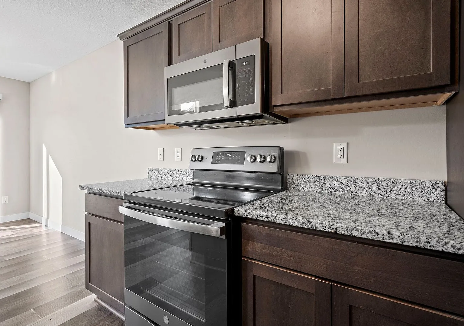 3 Bedroom 1.5 Bath Townhome — Photo 3