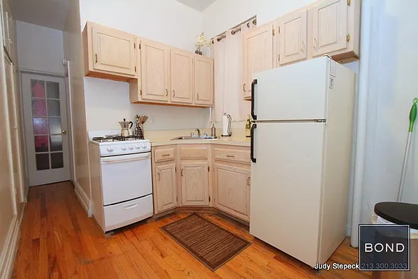 Rented by Bond New York | media 25