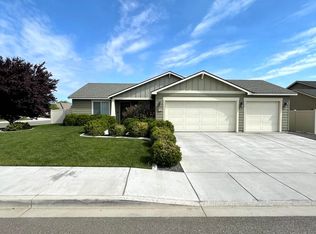 1598 W 44th Pl, Kennewick, WA 99337