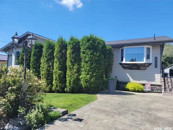 4702 Leader Street, Macklin, SK S0L 2C0