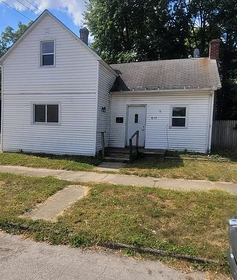 617 Center St — Photo 1