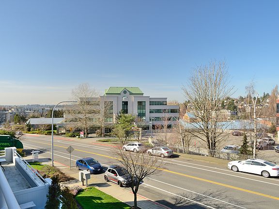5th image of 555 Kirkland Way Unit 303