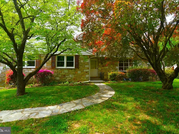 800 Bluebell Rd, Warminster, PA 18974