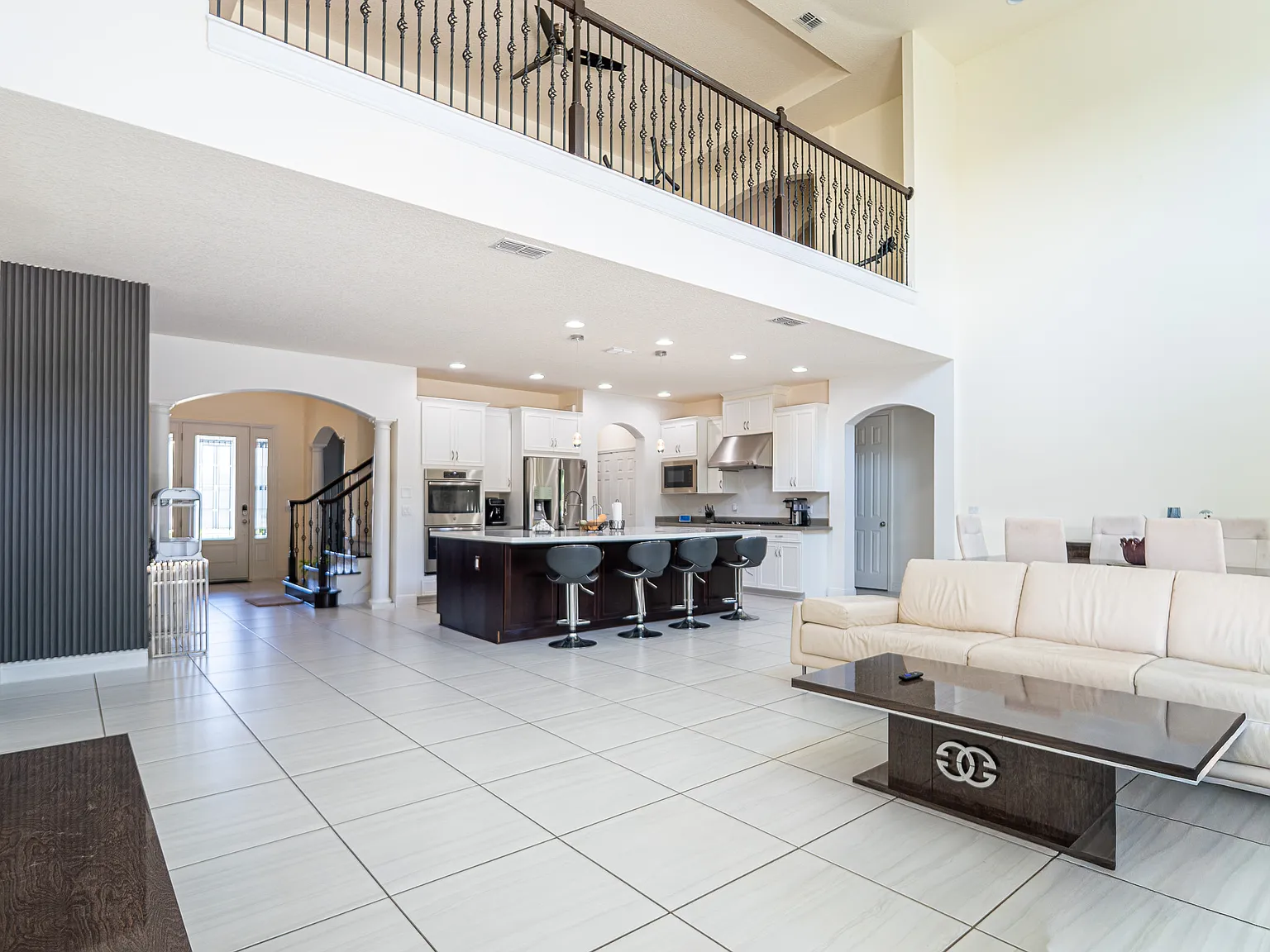 6 bed, 4809 sqft, $6,750 — Photo 1