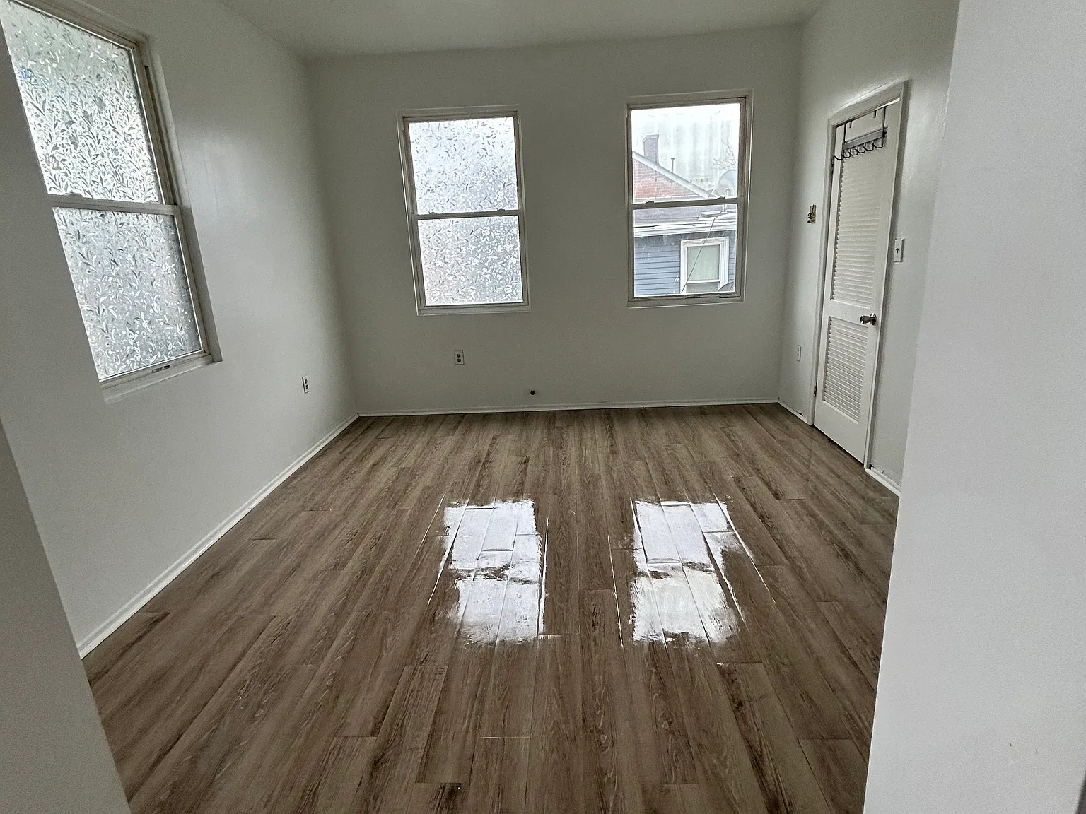 3 bed, $1,300 — Photo 4
