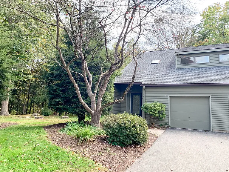304 Fairway Vlg — Photo 31