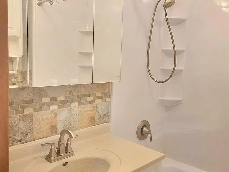 52 N Glenwood Ave — Photo 5