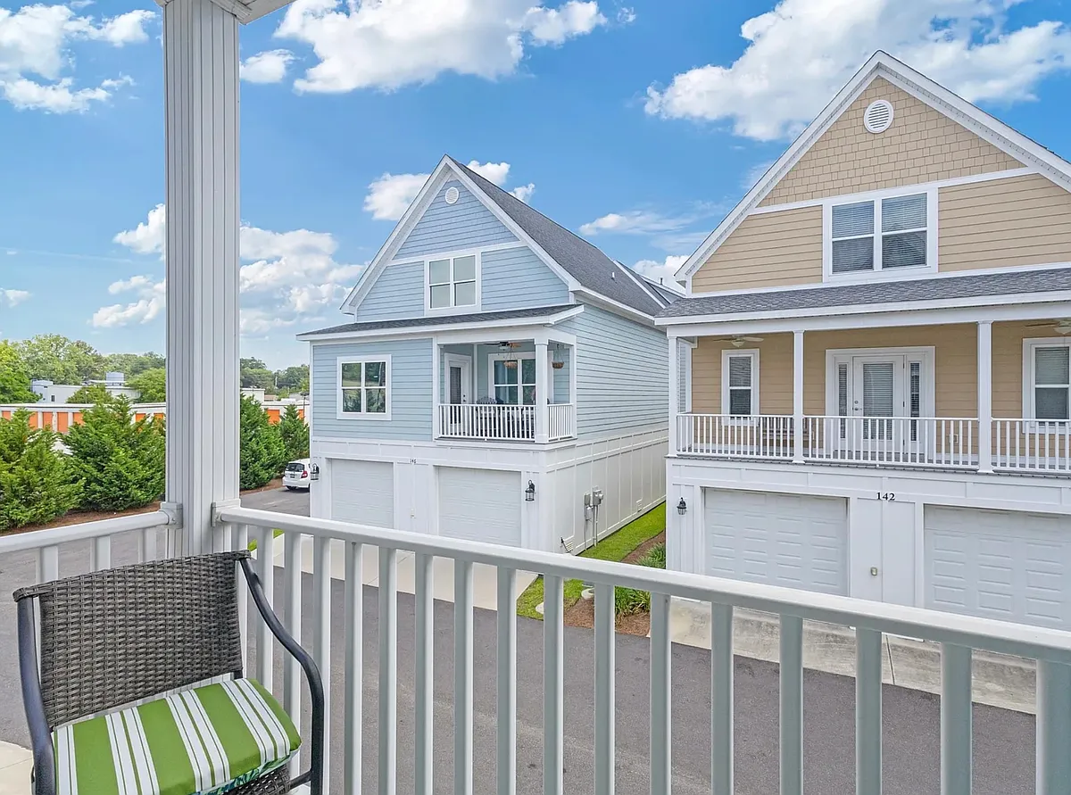 Building Photo - 141 Marblehead Dr