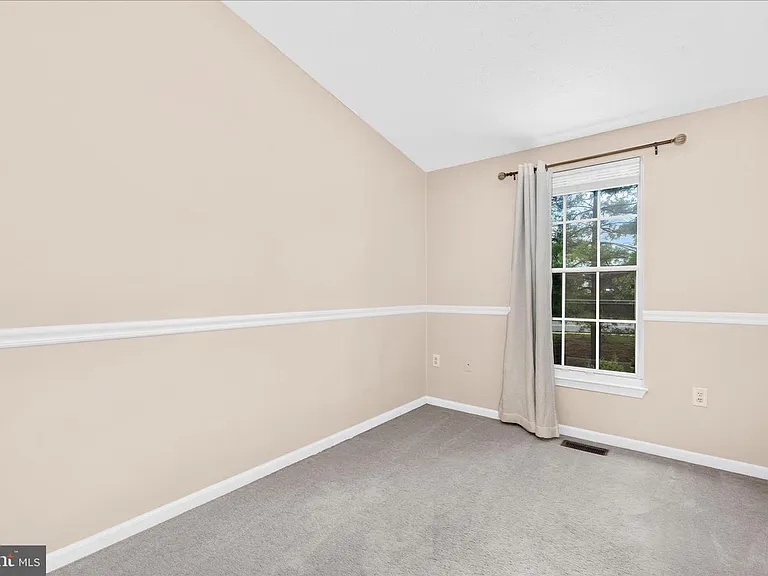 577 Quaker Ridge Ct — Photo 15