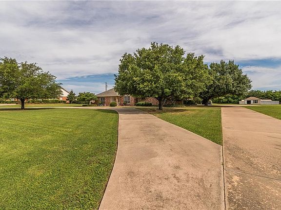 4th image of 101 Highland Terrace Cir