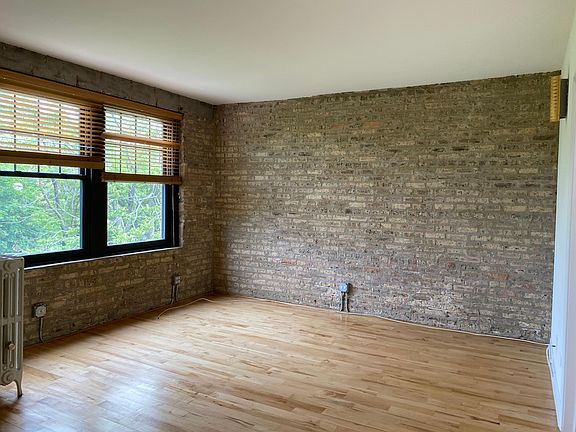 3rd image of 4632 N Beacon St #3A