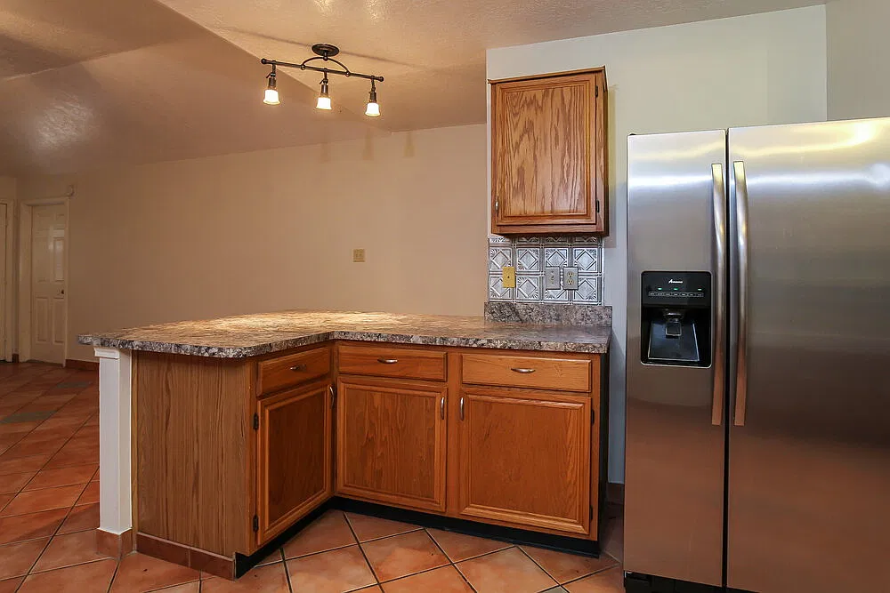 3 bed, 2.0 bath, 1923 sqft, $1,950 — Photo 3