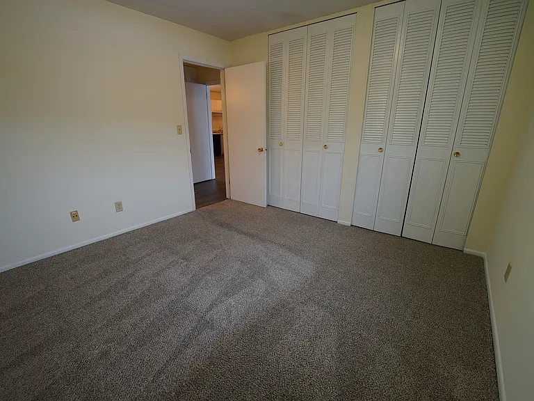 Highland Courts Apartments — Photo 9