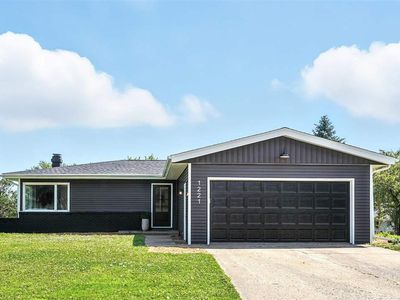 1221 Edingale Dr, Iowa City, IA, 52246