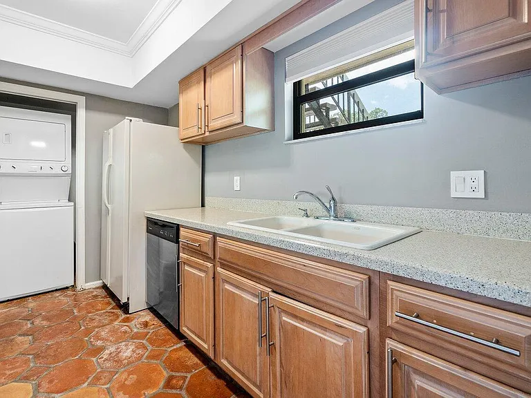 11863 Wimbledon Cir #406 — Photo 24