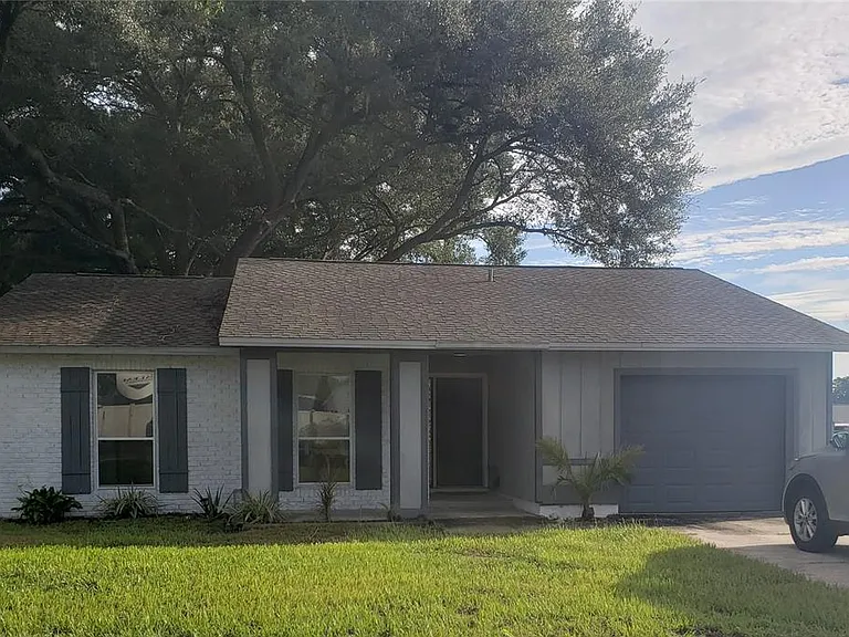 404 King Louis Ct — Photo 1