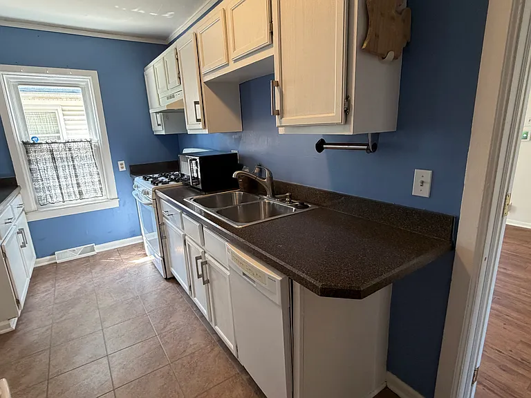2316 Harris St — Photo 15