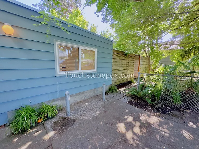 4132 SE Boise St — Photo 2