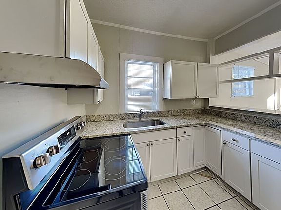 4th image of 1104 W Kirby St