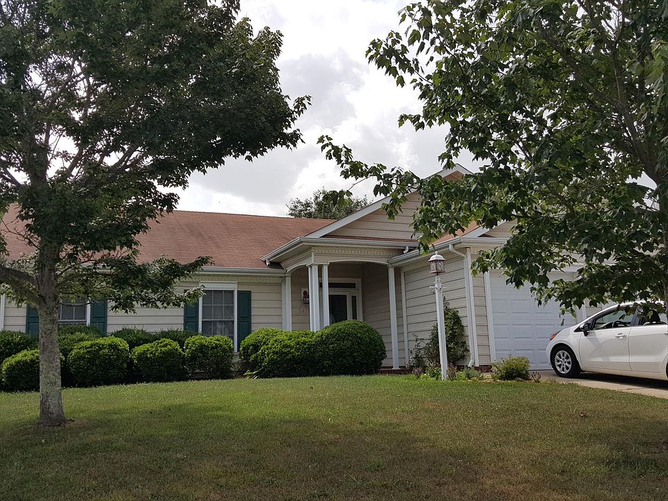 Beautiful 3 bedroom, 2 Bath open floor plan w/10' Ceilings i