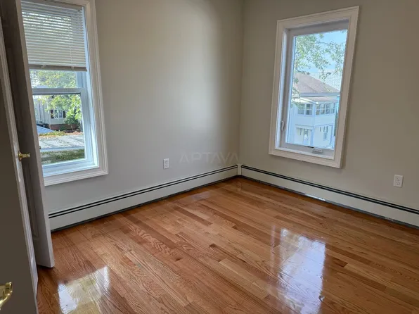 12 Hamilton St #21, Somerville, MA 02144