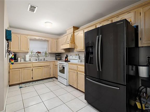 4th image of 725 Thelma Dr