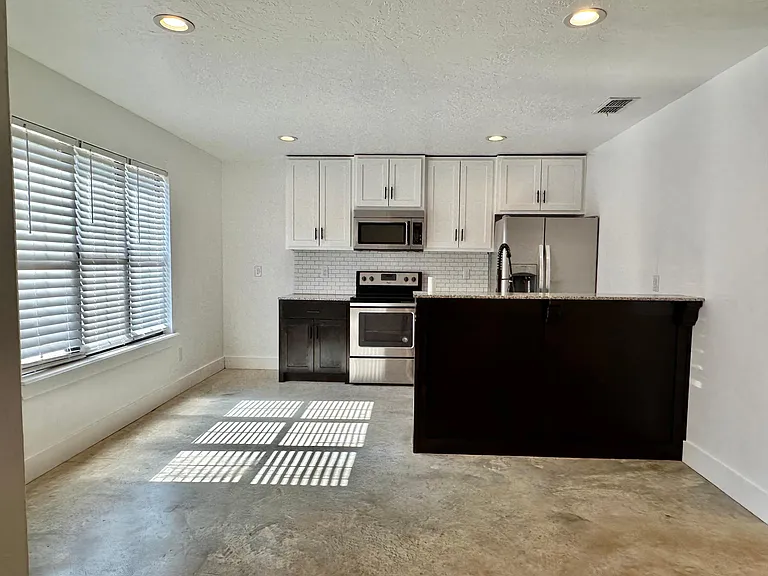 331 Murphey Dr #B — Photo 2