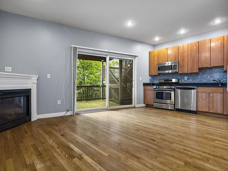 22 Emerson St #1 — Photo 4