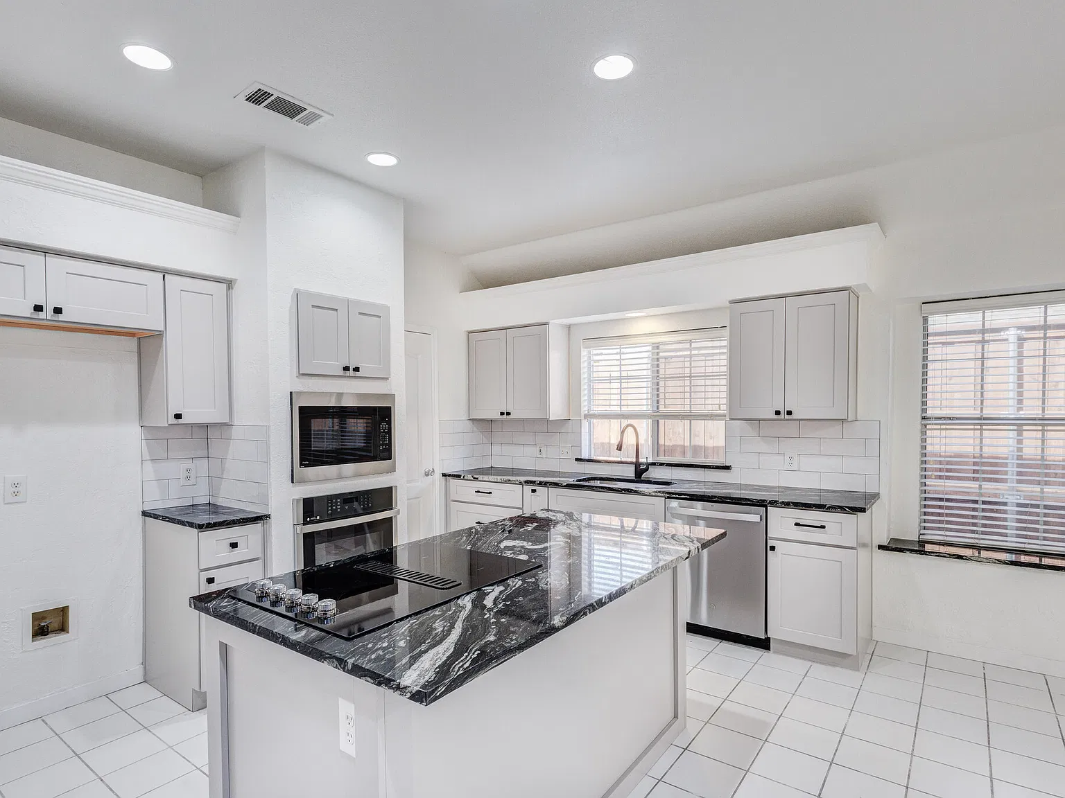 3 bed, 2282 sqft, $2,750 — Photo 3