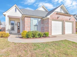 231 Whispering Meadows Rd, Broussard, LA 70518