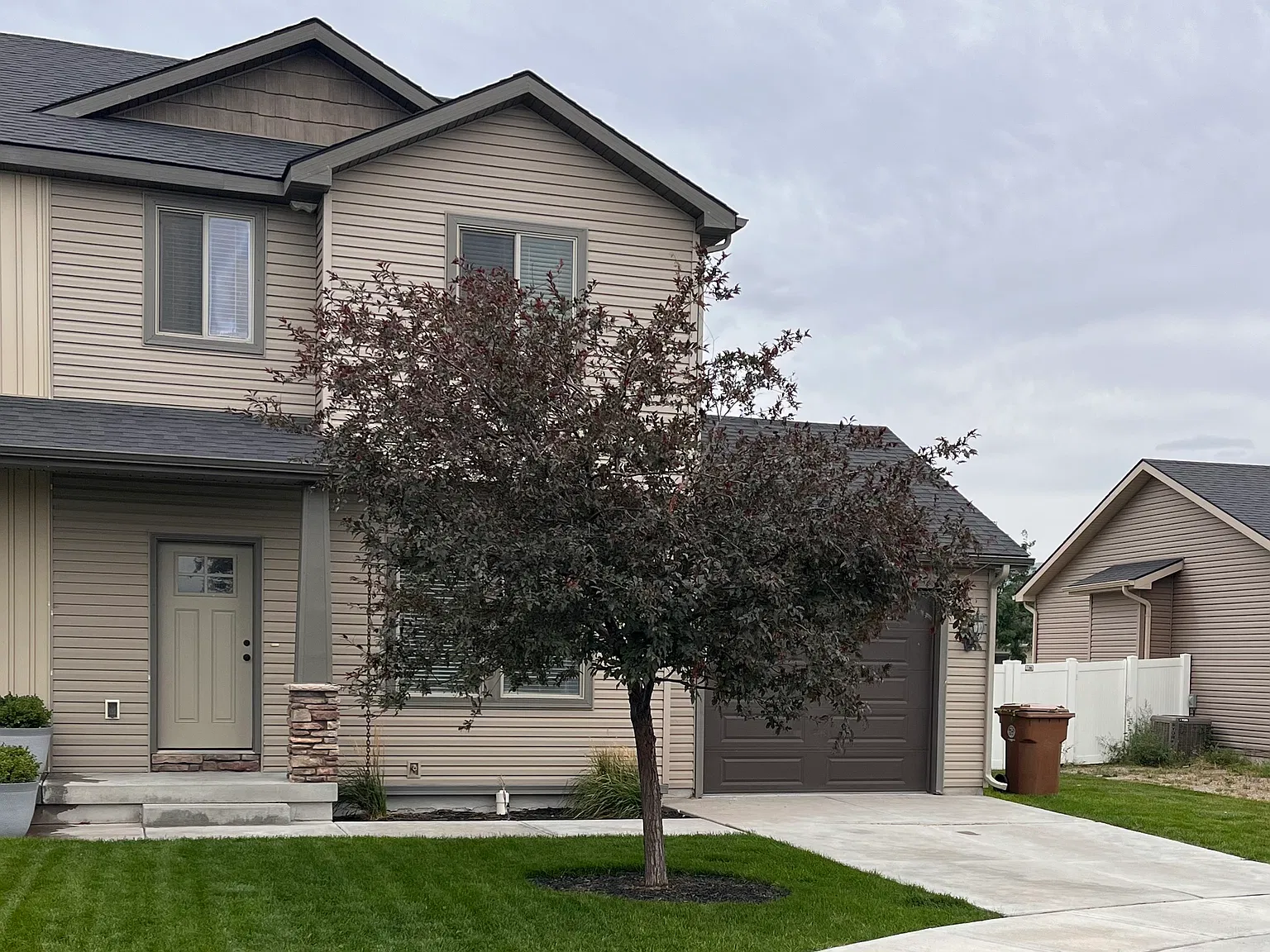3 bed, 2.5 bath, 1350 sqft, $1,700 — Photo 1